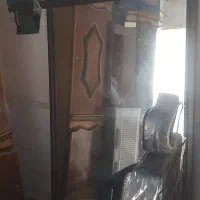 صندلی و آیینه آرایشگری