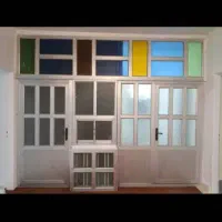 در پنجره آلمینیونی