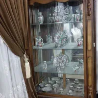 ویترین چوبی تمیز