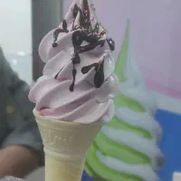 بستنی با شیر محلی و سرشیر