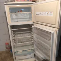 یخچال در حد نو ۱ سال کار کرده