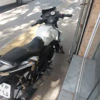 آپاچی ۱۸۰ سفید