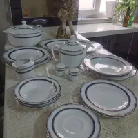 سرویس ۱۲ نفره چینی سفید، دور سرمه ای طلایی