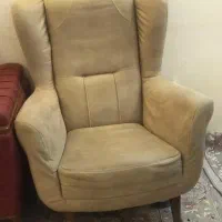 مبل ۷نفره تمیز|مبلمان خانگی و میز عسلی|اصفهان, باغ دریاچه|دیوار