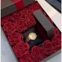 دسته گل و باکس گل ربانی برای هدیه شاخه ای ۵۰ ت