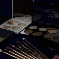 مدل برای میکاپ میخوام.