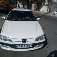 راننده با ماشین آماده همکاری