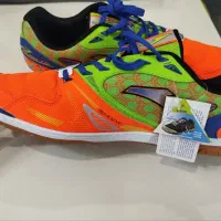 کفش ورزشی سالنی