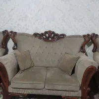 مبل کلاسیک ۷نفره کارکرده وسه میز عسلی