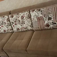 کاناپه تمیز و مرتب، بسیار راحت ، ساخت شرکتی