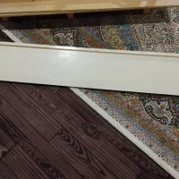 یک عدد تخت و میز و صندلی