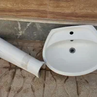 روشور بزرگ تمیز و سالم با شیر آب دستشویی