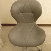 صندلی چرخ دار و اهرم تعیین ارتفاع