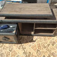 قالی و میز تلویزیون