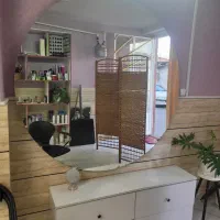 آینه گرد ۱ونیم در۱ونیم متری با میز آرایش زیرش
