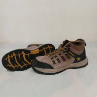 تعداد ۲۳ جفت کفش ایمنی درجه یک