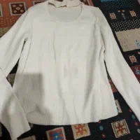 تعدادی لباس و کفش و شلوار با قیمت عای