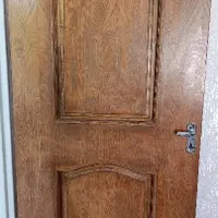 در اتاق چوبی