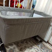 تخت کنار مادر زویی