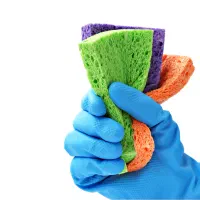 استخدام نیروی کار خانم و آقا در کارگاه تولید اسکاج