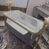 تخت کودک کنار مادر