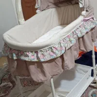 تخت گهواره کنار مادر موزیکال