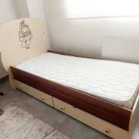 یک عدد تخت نوجوان بهمراه تشک طبی فنری کاملا سالم