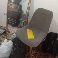 صندلی و پنکه دیواری