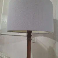 آباژور ایستاده