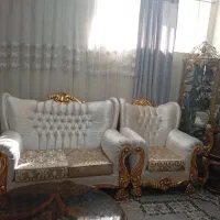 یک دست مبل همراه با میز نهار خوری شیش نفره