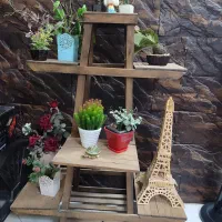 استند گلدان همراه با گل ها