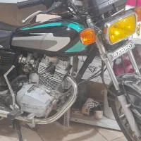 دو تا موتور سیکلت ۲۰۰ مدل ۹۰ و ۹۵ کاربرات