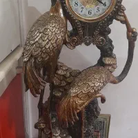 مجسمه ساعت ایستاده