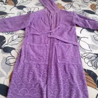 حوله‌ی حمام نوجوان