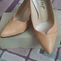 کفش مجلسی نو رنگ کرم نسکافه ای