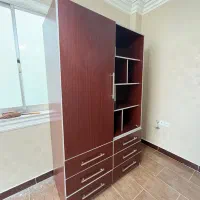 کمد /پایه اش شکسته/ریل ها تازه عوض شده