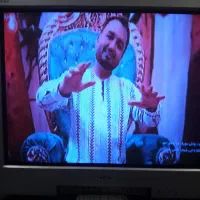 تلویزیون کنترل دار و میز تلویزیون