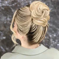 میکاپ و شینیون همراهی VIP|خدمات آرایشگری و زیبایی|قم, آذر (نکویی)|دیوار