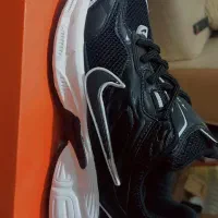 یک جفت کتونی سایز ۴۰ ک ب ۴۱ هم میخوره