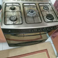 اجاق گاز فردا مشکی در حد نو