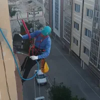 کار در ارتفاع با طناب(راپل) در لارستان