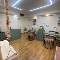 اجاره ی میز ناخن و تخت مژه و ...