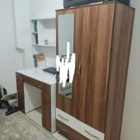 فروش کمد لباس و میز تحریر در حد نو