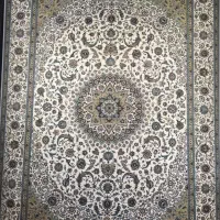 فرش طرح گل افشان در حد نو