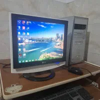 ست کامل کامپیوتر با میز بزرگ