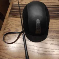 کلاه سوار کاری همراه با شلاق برند Milano