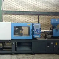 کارگر ساده دستگاه تزریق