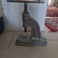دستگاه دکمه پرس کن یا دکمه زن