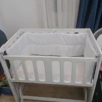 تخت کنار مادر