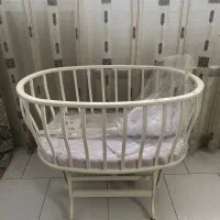 تخت کنار مادر پیرکاردین فرانسه
